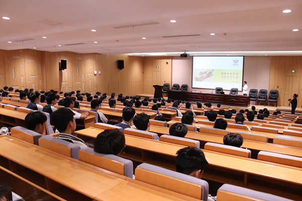 20230510玉環(huán)市關(guān)工委、市教育局聯(lián)合市中等職技校特邀頂尖越野賽車手韓魏開(kāi)展勵(lì)志講座1_副本.jpg