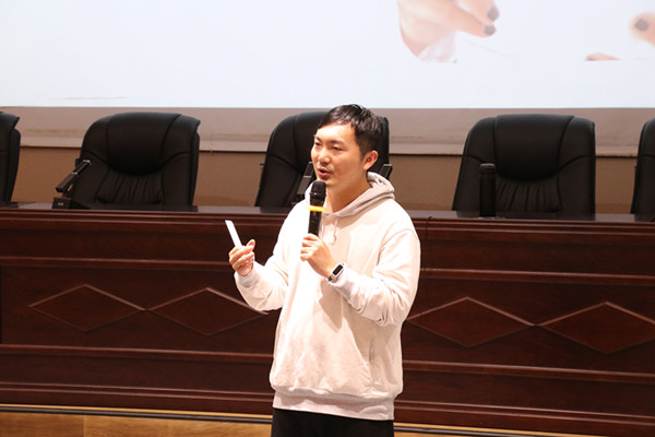 20230329記玉環(huán)市家庭教育指導(dǎo)系列《青春期的存在與空心病》專(zhuān)場(chǎng)講座2_副本.jpg